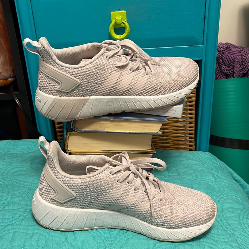 Adidas Questar BYD sneakers